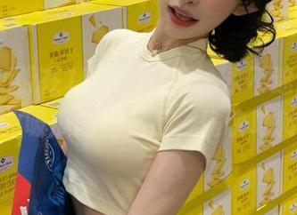 在17吃瓜官网，永不迷路的我是个专业吸瓜的搬运工，愉快地转发中！