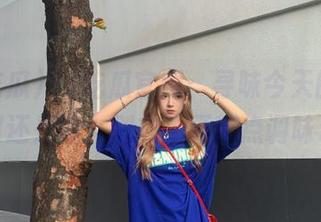 51吃瓜官网：寻味今天的瓜，还是甜还是酸？别忘了再带点调味料哦！