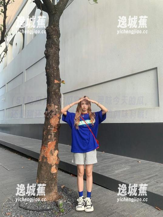 51吃瓜官网：寻味今天的瓜，还是甜还是酸？别忘了再带点调味料哦！