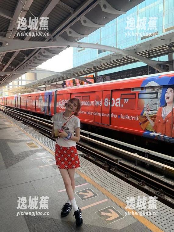 观看反差黑料：51吃瓜带你直击明星的人设崩塌现场！