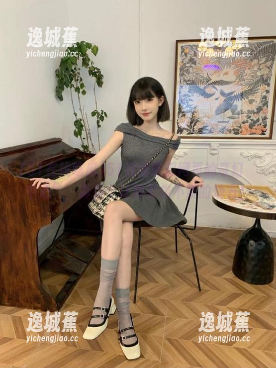 51在线吃瓜网页的奇幻‘中心’，真是个让我忍俊不禁的地方！