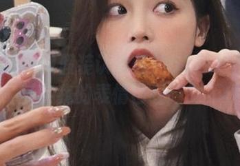 假装认真看的51爆料网网址，其实我的表情已经控制不住
