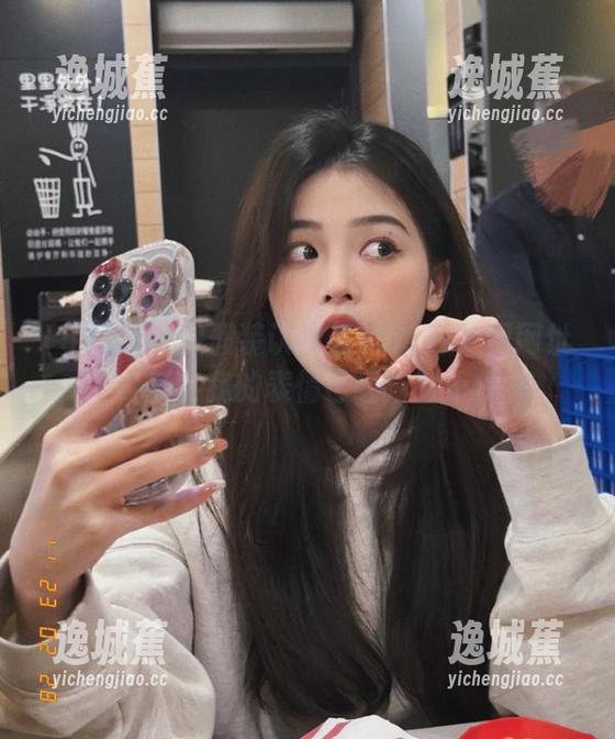 假装认真看的51爆料网网址，其实我的表情已经控制不住
