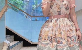 “51黑料社的入口，瓜声不断”——居然有种错觉在巴士上