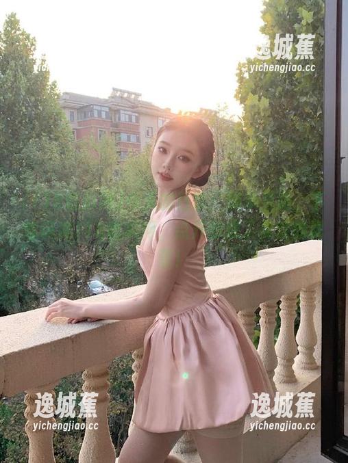 今天的日常：刷苹果版，下意识冲718吃瓜网，点开却成了吴策的露营！