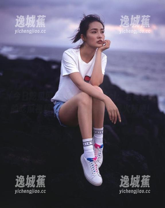 今日吃瓜网51cl：若隐若现的吃瓜视频，连空气里都弥漫着火辣感！
