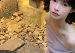 每次“在线吃瓜网”发布新瓜，我都想趴在屏幕边上，时不时想个岔子。