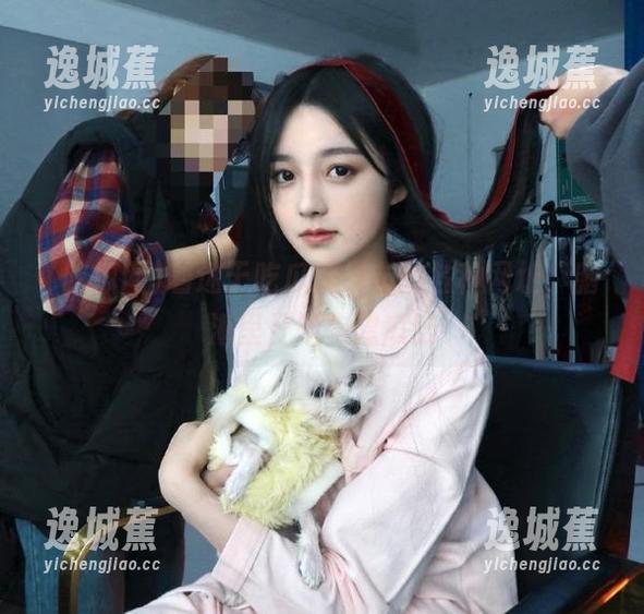 着迷于吃瓜网发布的各种网址，脑海里开始构建瓜田