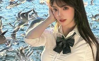 下载了吃瓜网，在线入口显然不只是个进场券…