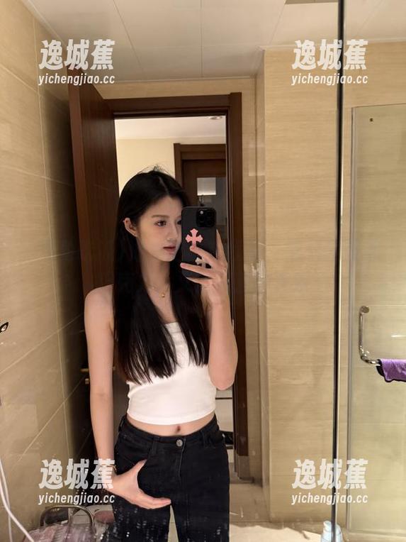海角吃瓜在线播：黑料就像黑巧克力，又苦又甜的关系