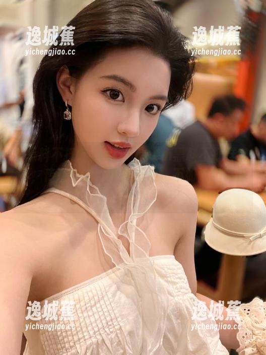 zztt71.ccm黑料不打烊官网，传说中的‘十指连心’不如这厮吃瓜！