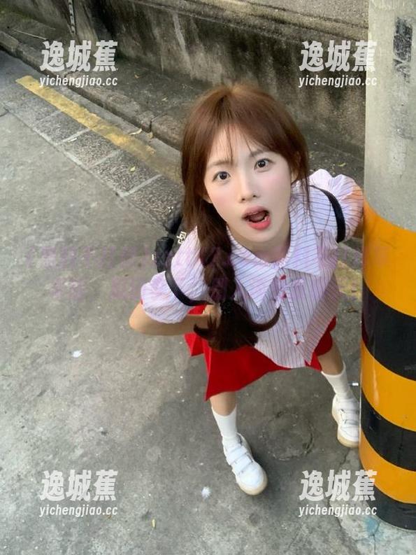 zztt42.ccm黑料不打烊苹果版，瓜田李下，别人谈情我聊天！