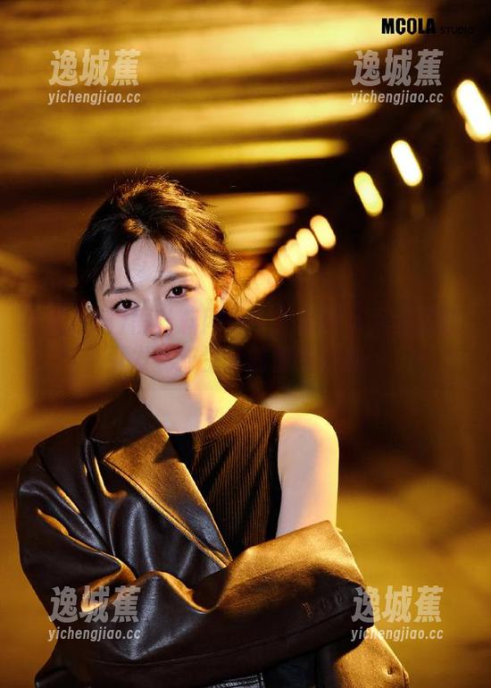 黑社料网站：好像每条八卦都能引发我对生活的重新审视…
