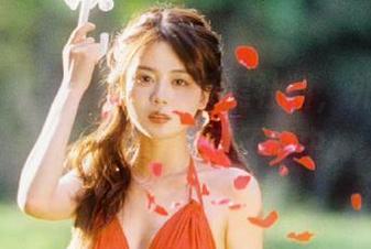 戴着耳机登录黑社料，外面人说我傻，结果被瓜子砸中！